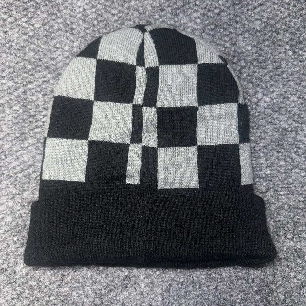 DC Comics Men's Batman Knit Beanie Hat Checkered Reflective Patch Logo black